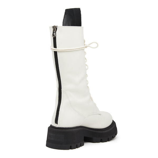 #boots
#white