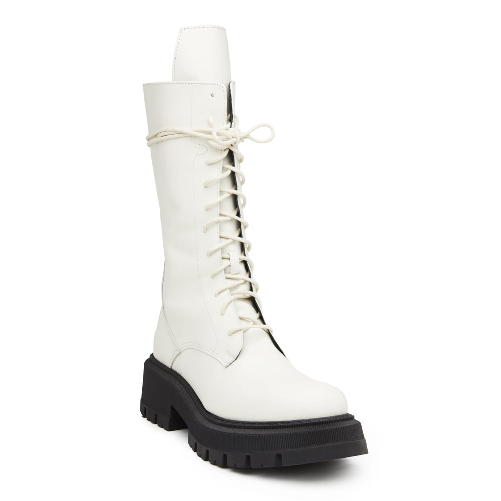 #boots
#white
