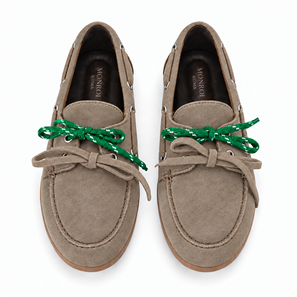 Boston Mocha Mousse, coppia vista frontale rialzata #MochaMousse