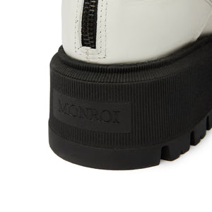 #boots
#white