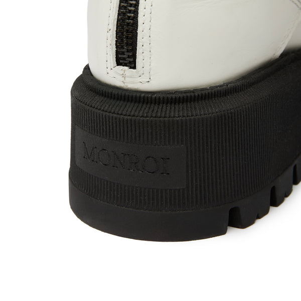 #boots
#white