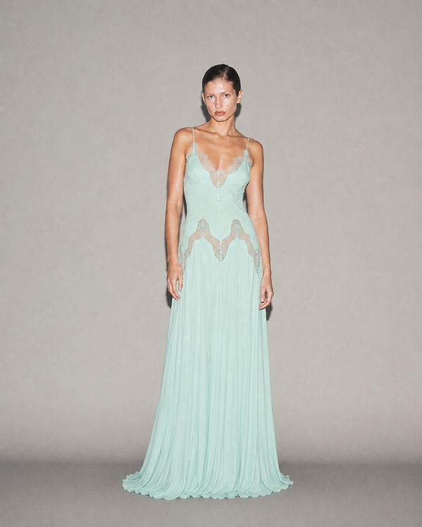 Selene Dress Baby Blue, seconda posa frontale #BabyBlue
