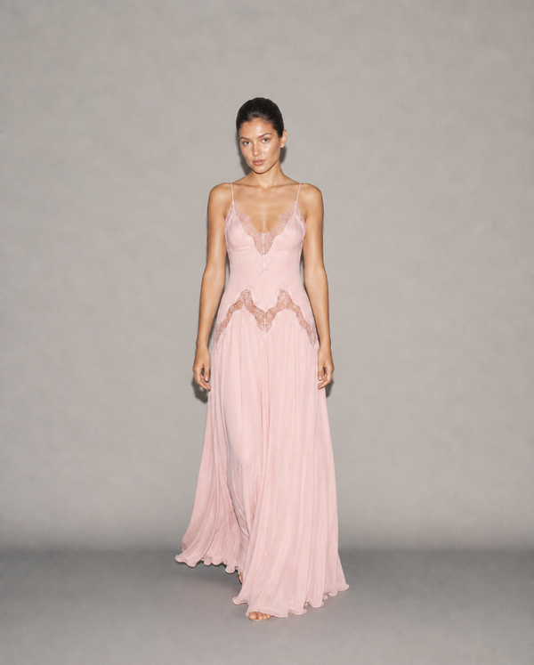 Selene Dress Baby Pink, seconda posa frontale #BabyPink