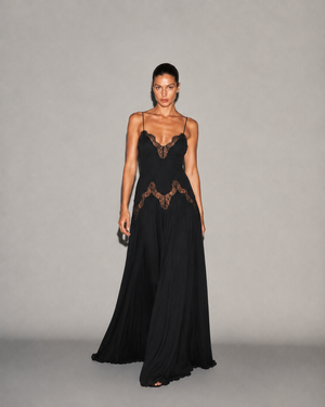 Selene Dress Black Onyx, seconda posa frontale #BlackOnyx