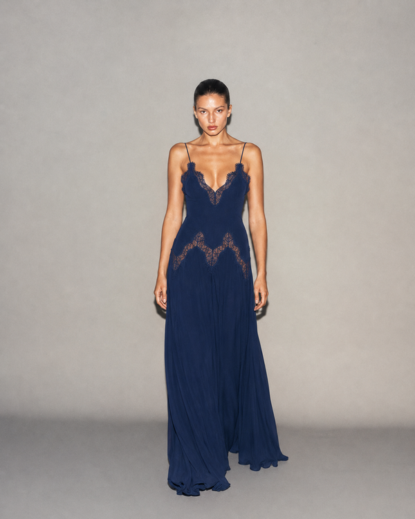 Selene Dress Night Blue, seconda posa frontale #NightBlue